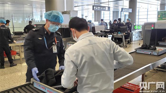 虹桥机场发布安检“五一”出行提示 做好三道“加法题”让航空出行安全顺畅(图1)