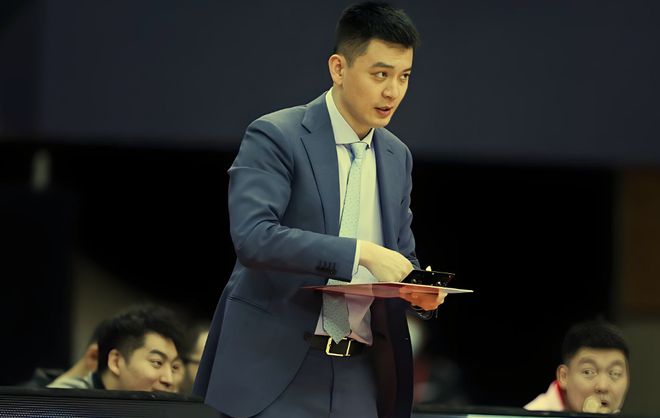 奥利弗轰11+4+1证明自己！赵继伟9+1+2王岚嵚10+2辽篮领先2分(图1)